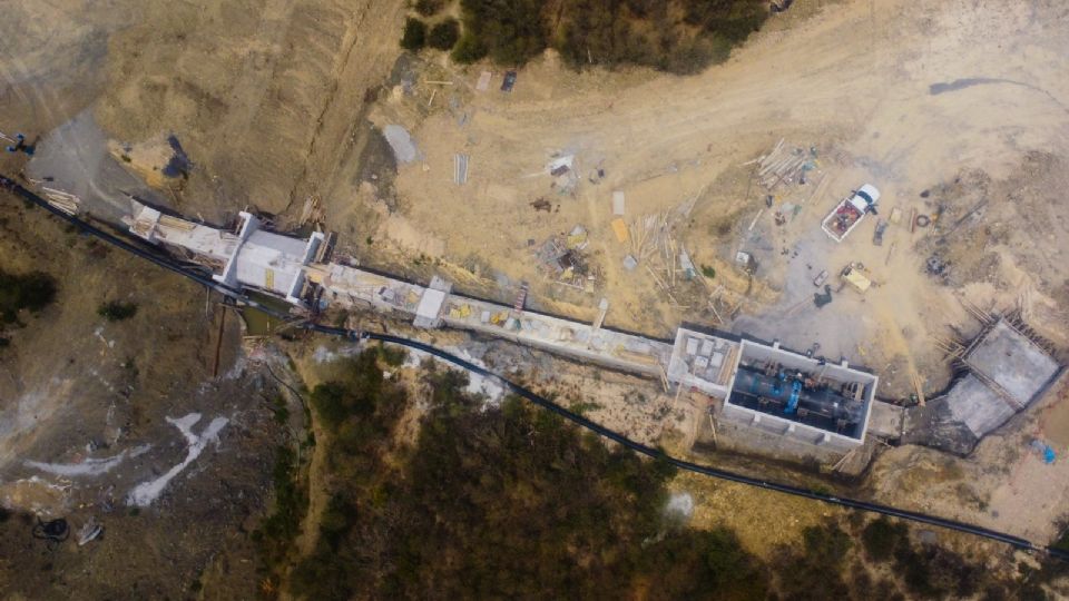 Agua y Drenaje de Monterrey concluyó la interconexión de la Presa León con el acueducto Cerro Prieto, clave para fortalecer el abasto en la zona metropolitana.