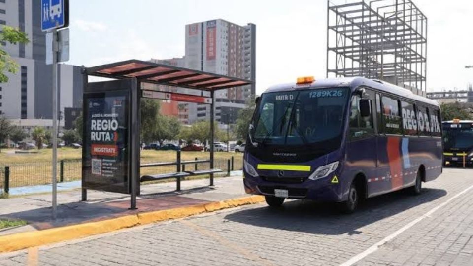 El alcalde Adrián de la Garza puso en marcha el nuevo trayecto C de la Regio Ruta para mejorar la conectividad en Monterrey.