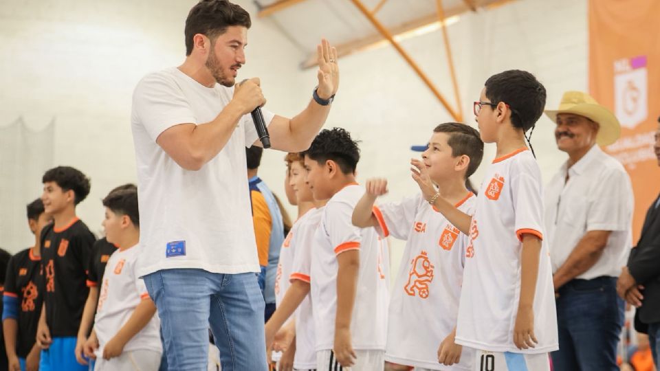 El gobernador Samuel García inauguró el Espacio Polivalente Multideportivo en Cerralvo, que beneficiará a más de 6 mil personas al mes.