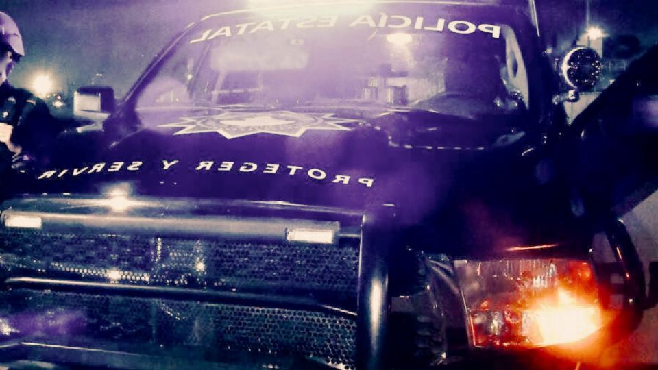 Patrulla de Fuerza Civil con impactos de bala tras el enfrentamiento registrado en la colonia Unidad Modelo, Monterrey.