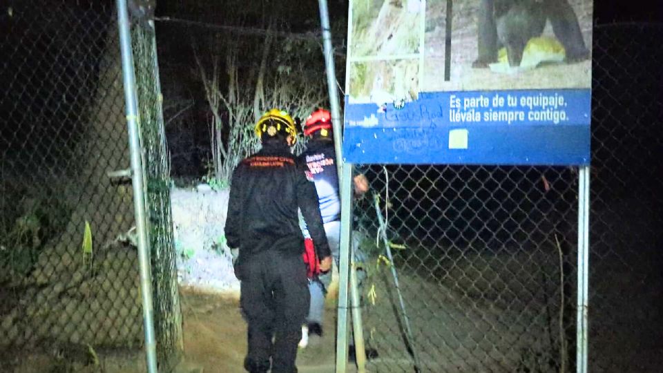 Protección Civil de Nuevo León rescató a un joven atrapado en una zona de difícil acceso en las cascadas del Cerro de la Silla.