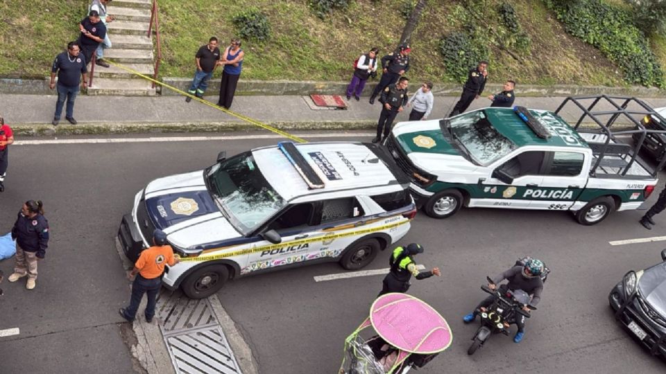 Muere mujer al caer de un puente peatonal en Periférico Sur.