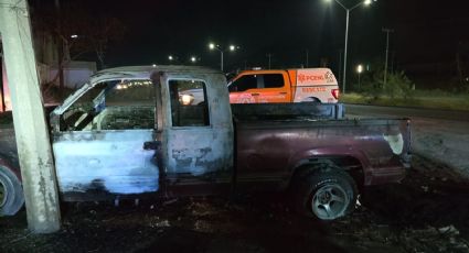 Incendio consume camioneta en Parque Industrial de Santa Catarina