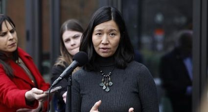 Así defiende a migrantes la alcaldesa de Boston ante amenazas de Pam Bondi (video)