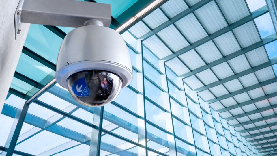 En la presentación el titular del C5, Salvador Guerrero Chipres hizo una demostración de cómo funcionan los nuevos totems.