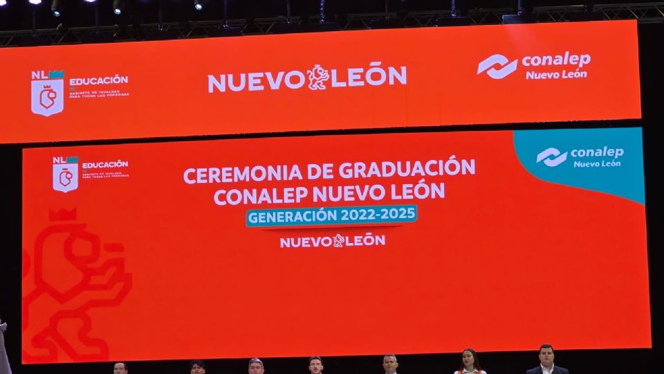 Samuel García encabezó la graduación de más de 6 mil alumnos del CONALEP en Nuevo León.