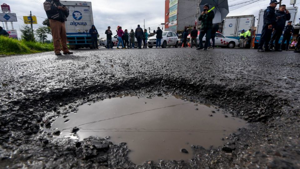Se dio el banderazo de salida a las brigadas de trabajadores que atenderán 10 km diarios de desperfectos en vialidades.