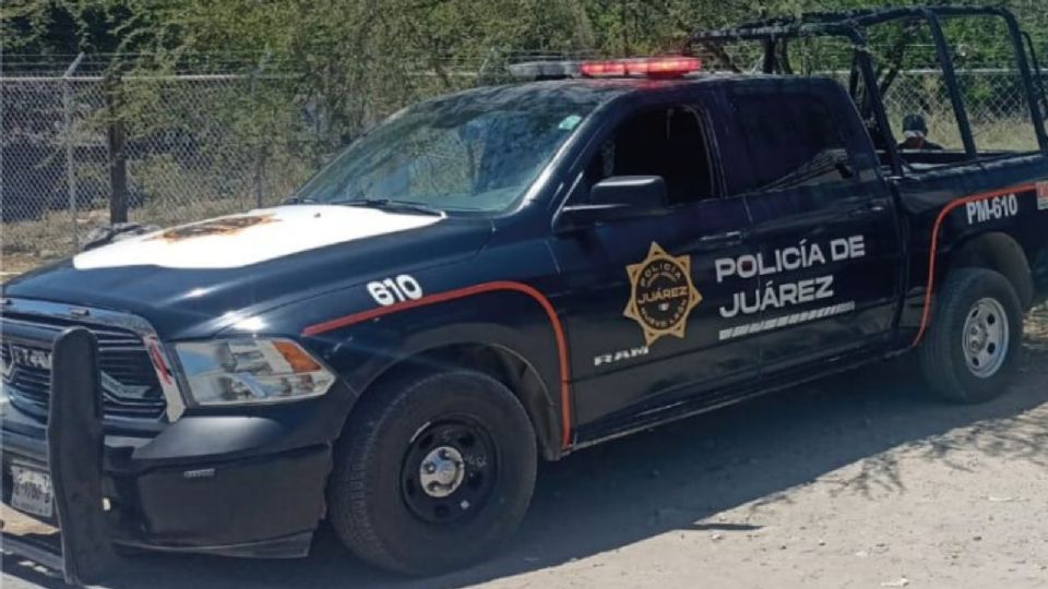 Policías de Juárez atendieron el llamado de los vecinos de la calle Fresno, después de que escucharon las detonaciones.