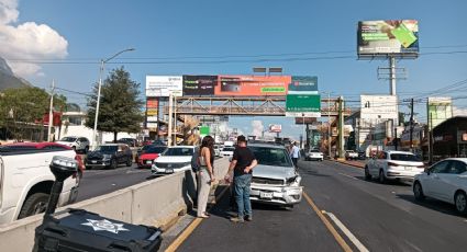 Chocan en carril de contraflujo en Avenida Paseo de los Leones; alternativas viales