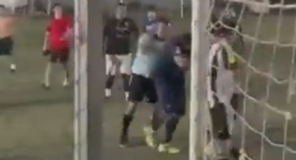 VIDEO | Árbitro golpea a un jugador y riña campal en canchas de Guadalupe
