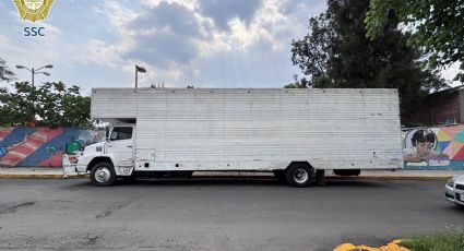 Camión arrolla y mata mujer en motoneta; su hija resulta lesionada