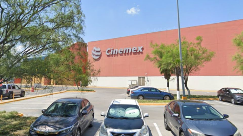 Un hombre de aproximadamente 60 años murió dentro de una de las salas de cine ubicadas en Plaza Céntrika en Monterrey.