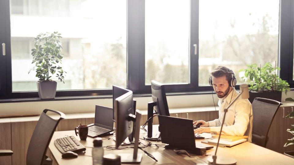 La resolución señala que la empresa despidió a organizadores sindicales, emitió amenazas y promovió la afiliación a un sindicato alterno.