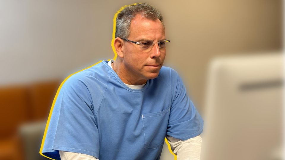 Niegan libertad condicional a Erik Menéndez.