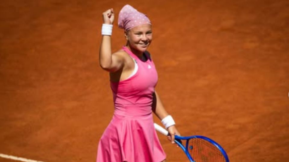 Diana Shnaider, la joven tenista rusa de 21 años, es una de las favoritas para ganar el Abierto de Monterrey 2025.