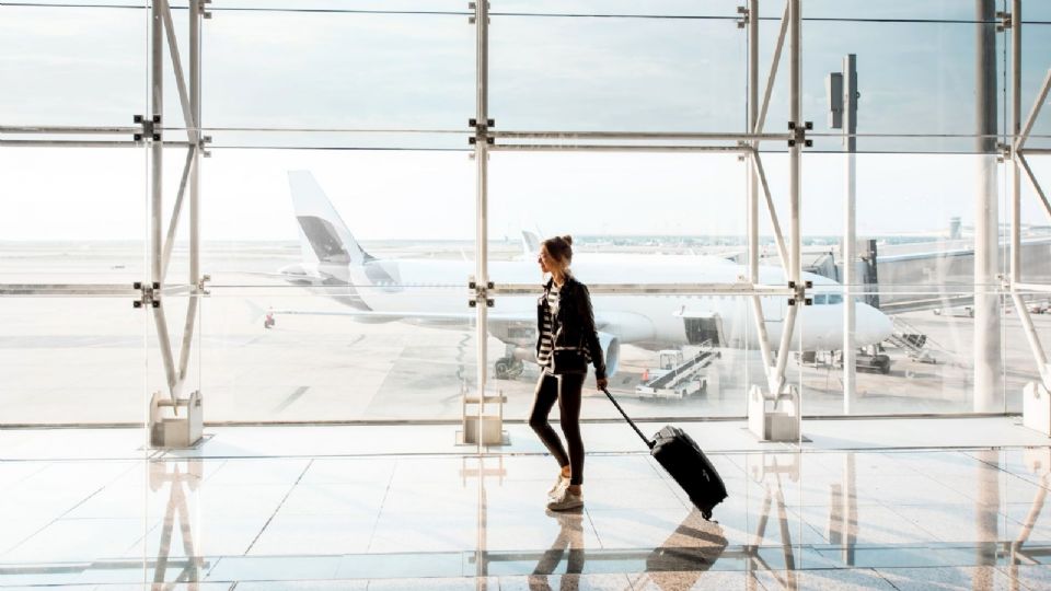 Las lluvias han dejado ver la fragilidad de la infraestructura urbana y aeroportuaria en momentos clave de movilidad.