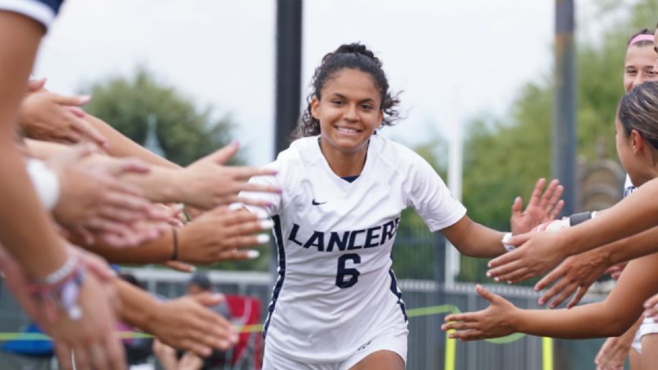 Lourdes Bosch, nuevo refuerzo internacional de Rayadas, buscará aportar su talento y experiencia en el mediocampo albiazul.