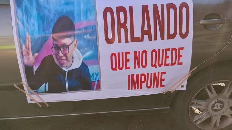 Policías de tránsito realizan labores de vialidad en la zona para encausar a los automovilistas.