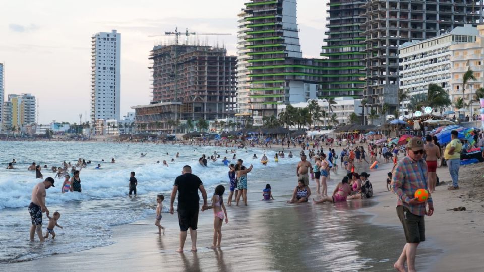 La secretaria de turismo estatal también aseguró que tan solo Mazatlán ha recibido a 2.7 millones de turistas.