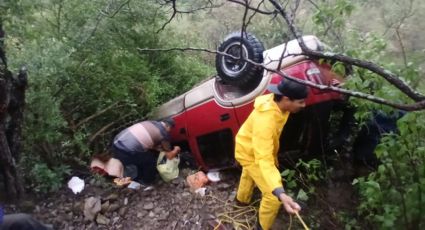 Accidente en Iturbide: Camioneta cae a voladero y deja cinco lesionados
