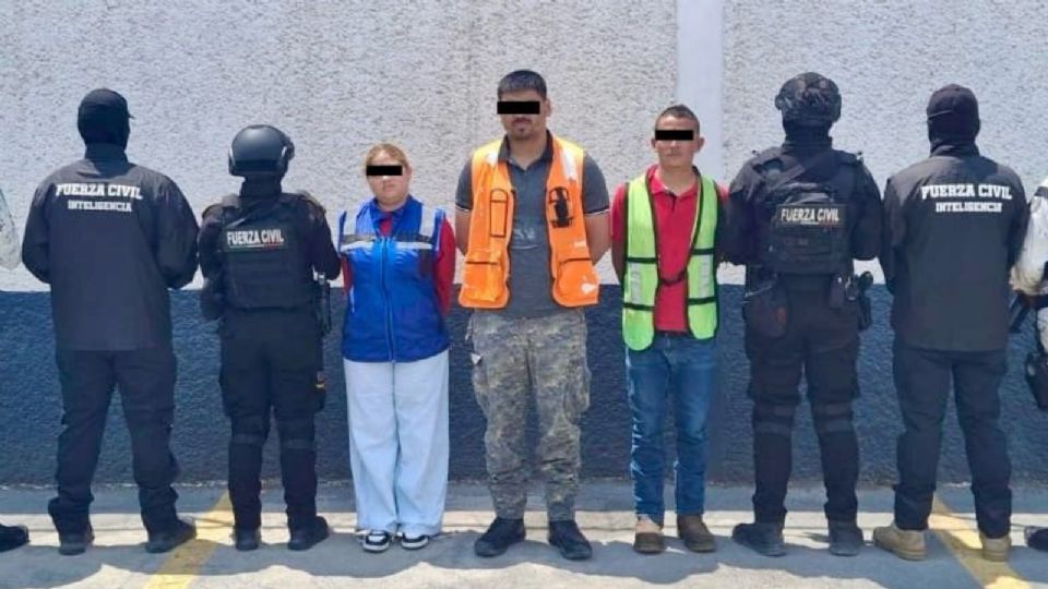 Operativo en China, Nuevo León, concluyó con la detención de tres presuntos integrantes de un grupo criminal y el aseguramiento de armas.