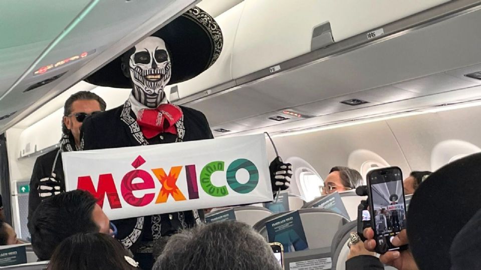 A las 10:00 horas inició la maniobra de despegue del EMBRAER 195 E2.