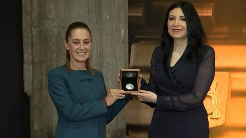 Claudia Sheinbaum, presidenta de México y Victoria Rodríguez, gobernadora de Banxico.