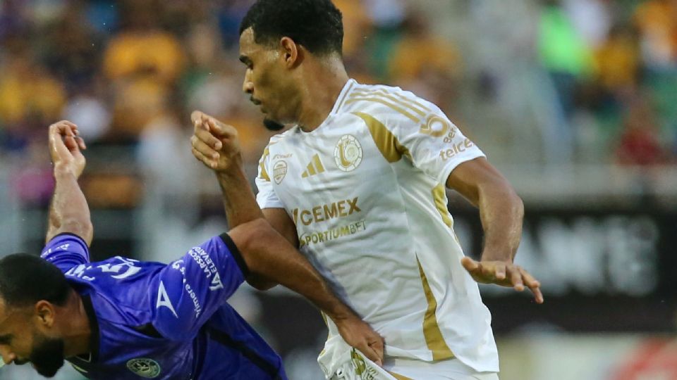 Joaquím Pereira, defensor de Tigres, quedó descartado para enfrentar a Santos tras sufrir una conmoción cerebral en el duelo ante Mazatlán.