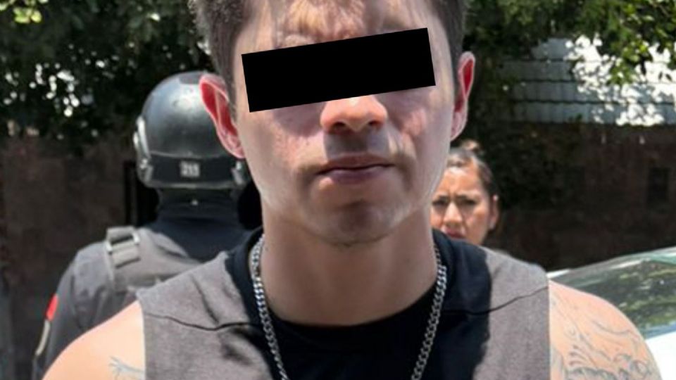 La SSC informó que en el lugar también fue detenida una mujer que se identificó como madre del detenido.