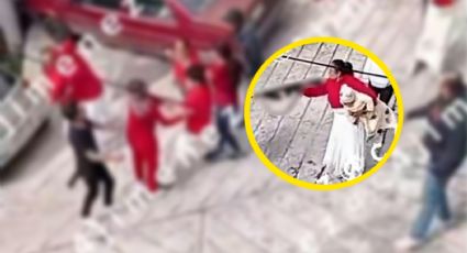 VIDEO | Mujer amenaza con arma larga en riña de vecinos en Naucalpan; tenía un bebé en brazos