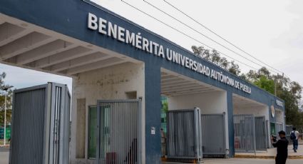 Puebla: Aspirante a rectoría de la BUAP se desmaya al ser descalificado; esto fue lo que hizo (video)