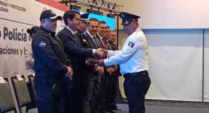 Adrián de la Garza reconoce y entrega bonos a policías de Monterrey por su antigüedad