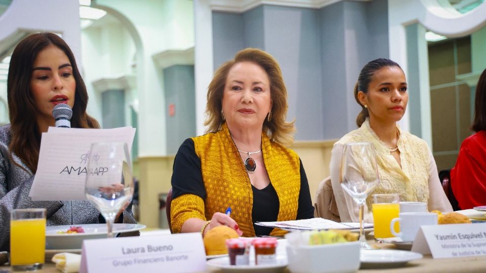 En reunión con integrantes de la Asociación de Mujeres en los Asuntos Públicos de México, Yasmín Esquivel habló de los retos y desafíos que enfrentará la nueva Corte.