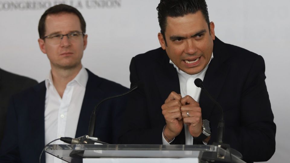 No se permitirá que quieran 'romperle las piernas' al árbitro, recalca el líder nacional del PAN.
