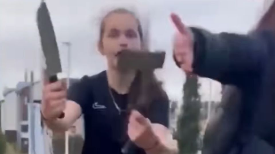 Controversia provocó en Escocia el arresto de niña de 12 años por posesión de armas, pues al parecer quería defenderse.