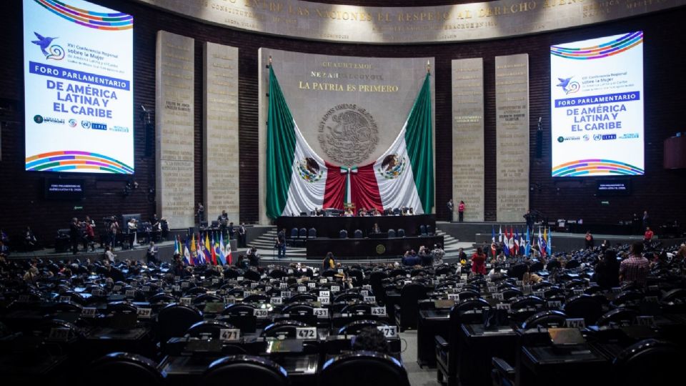 En cumplimiento de la Ley Orgánica del Congreso General, la Directiva saliente pidió a los integrantes de la Legislatura presentarse en el Pleno, a las 17:00 horas.