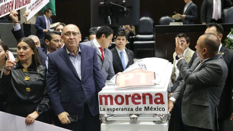 Amador reafirmó que los elementos centrales de la propuesta económica serán la inversión pública y el gasto social.