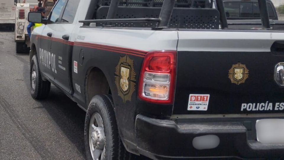 La oficial de Escobedo y su bebé fueron hospitalizados tras lanzarse de un auto en movimiento en García.