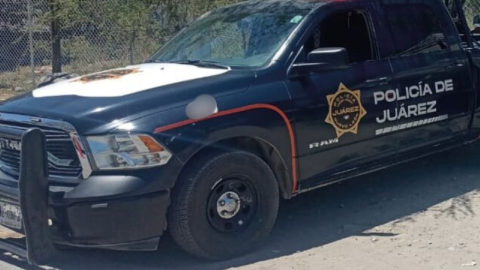 Policías de Juárez acudieron a acordonar la zon del siniestro.