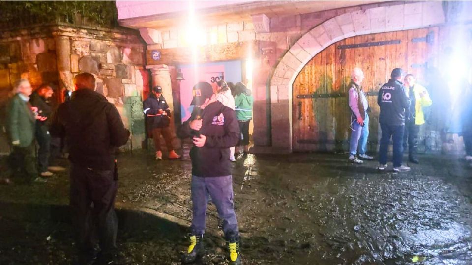 A través de un comunicado Protección Civil local informó que intervino en la caída de una barda en la colonia Del Carmen.