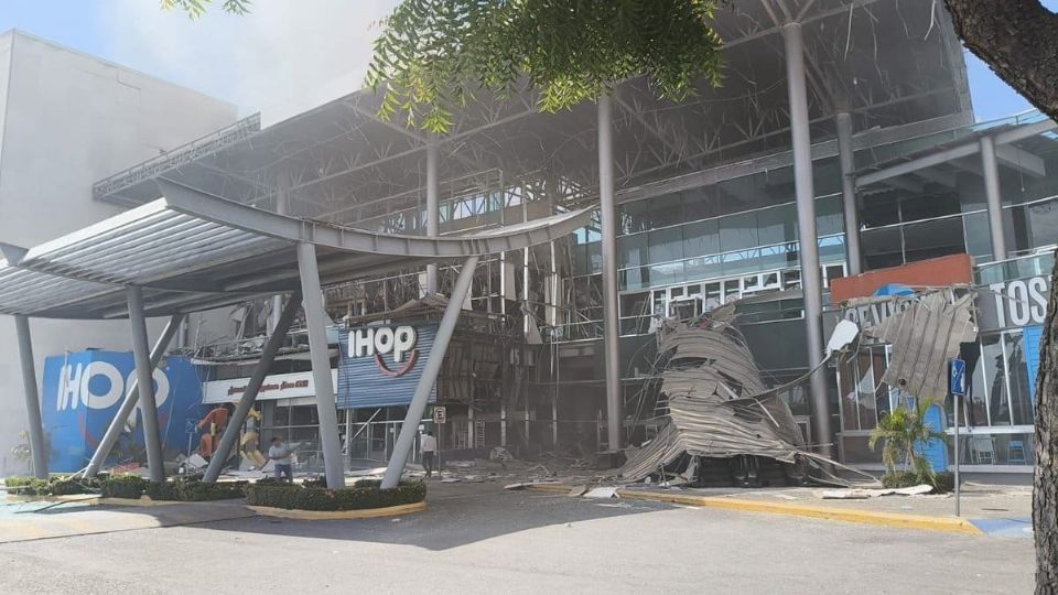 En una plaza comercial en Tabasco se registró una explosión.
