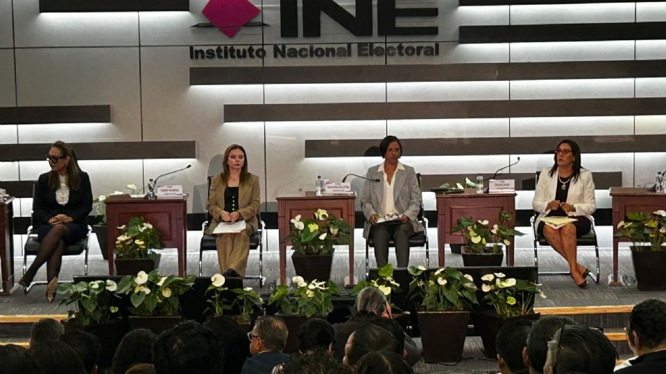 Consejeros del INE piden que la reforma electoral sea consensuada.