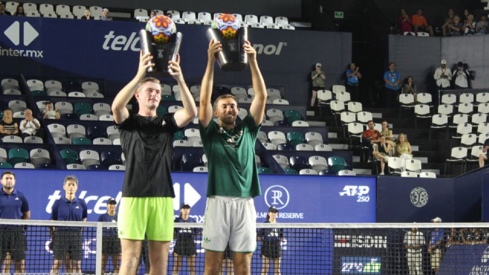 Ganadores del torneo de tennis open en los Cabos.