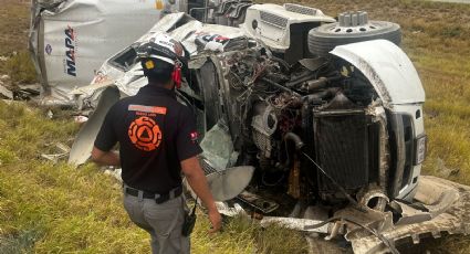 Se vuelca tráiler en la autopista a Laredo, en Ciénega de Flores