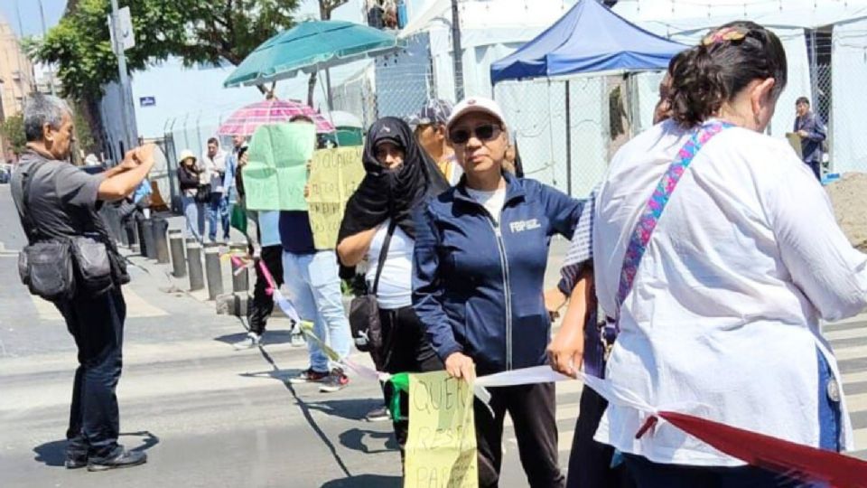 La protesta afectó la circulación vehicular y el transporte público como el trolebús que va de norte a sur y viceversa.