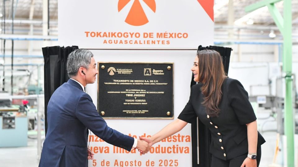 Directivos de la empresa reafirman ante la gobernadora Tere Jiménez el compromiso con la entidad.