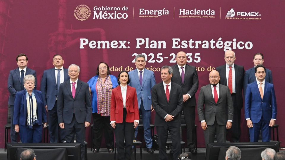 Autoridades del Gobierno federal durante la presentación del Plan Estratégico para Pemex.