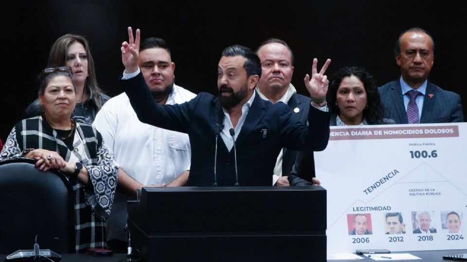 Ávila Anaya dice que no lo intimidan ni obligarán a dar un paso atrás en su petición de crear una comisión investigadora de la corrupción inmobiliaria en CDMX.