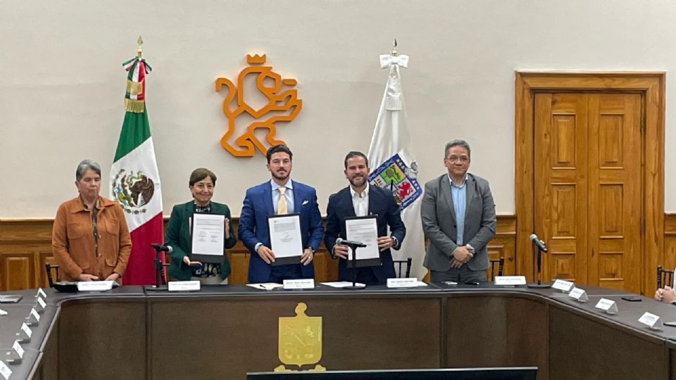 Samuel García firmó el acta del comité que definirá acciones concretas contra los grandes emisores contaminantes.