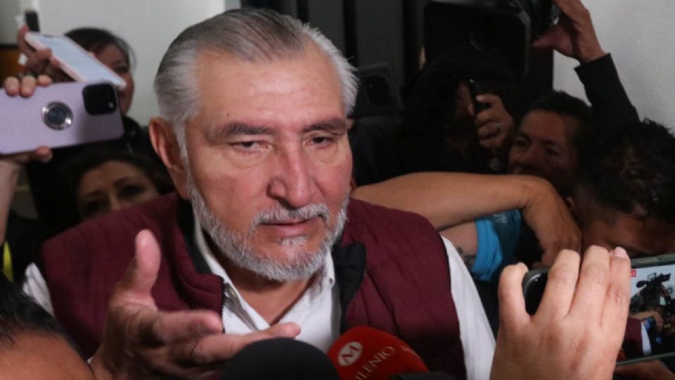 Adán Augusto López debería solicitar licencia al cargo.